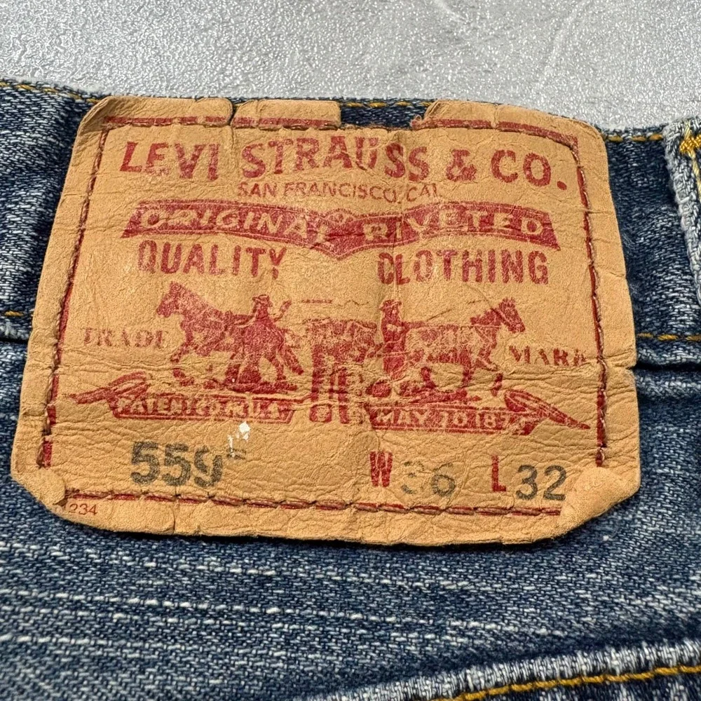 Levis 559 Relaxed Straight Jeans Mens 36x32 Distressed Blue Denim Paint Splatter